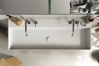 Eindrucksvolles kantiges Waschbecken von oben betrachtet - Zeitlose Ästhetik von bad und zimmer concept