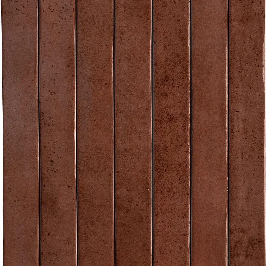 Schmale, glasierte Riemchen-Fliesen in Terracotta-Braun